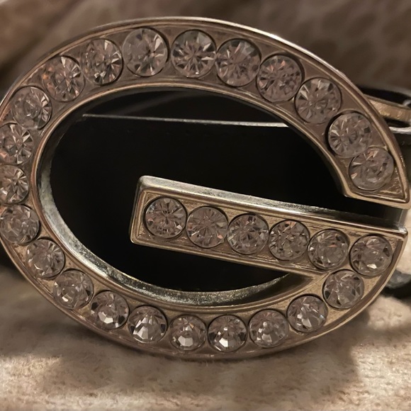 Guess - Picture 2 of 4